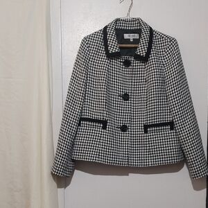 JONES STUDIO Classic Black and White Blazer